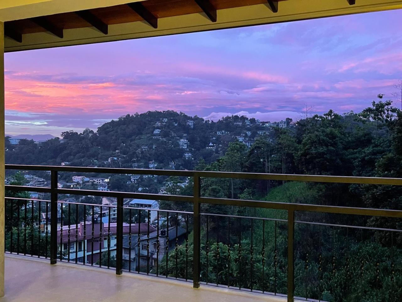 Hotel Lush Breeze Kandy Exterior foto